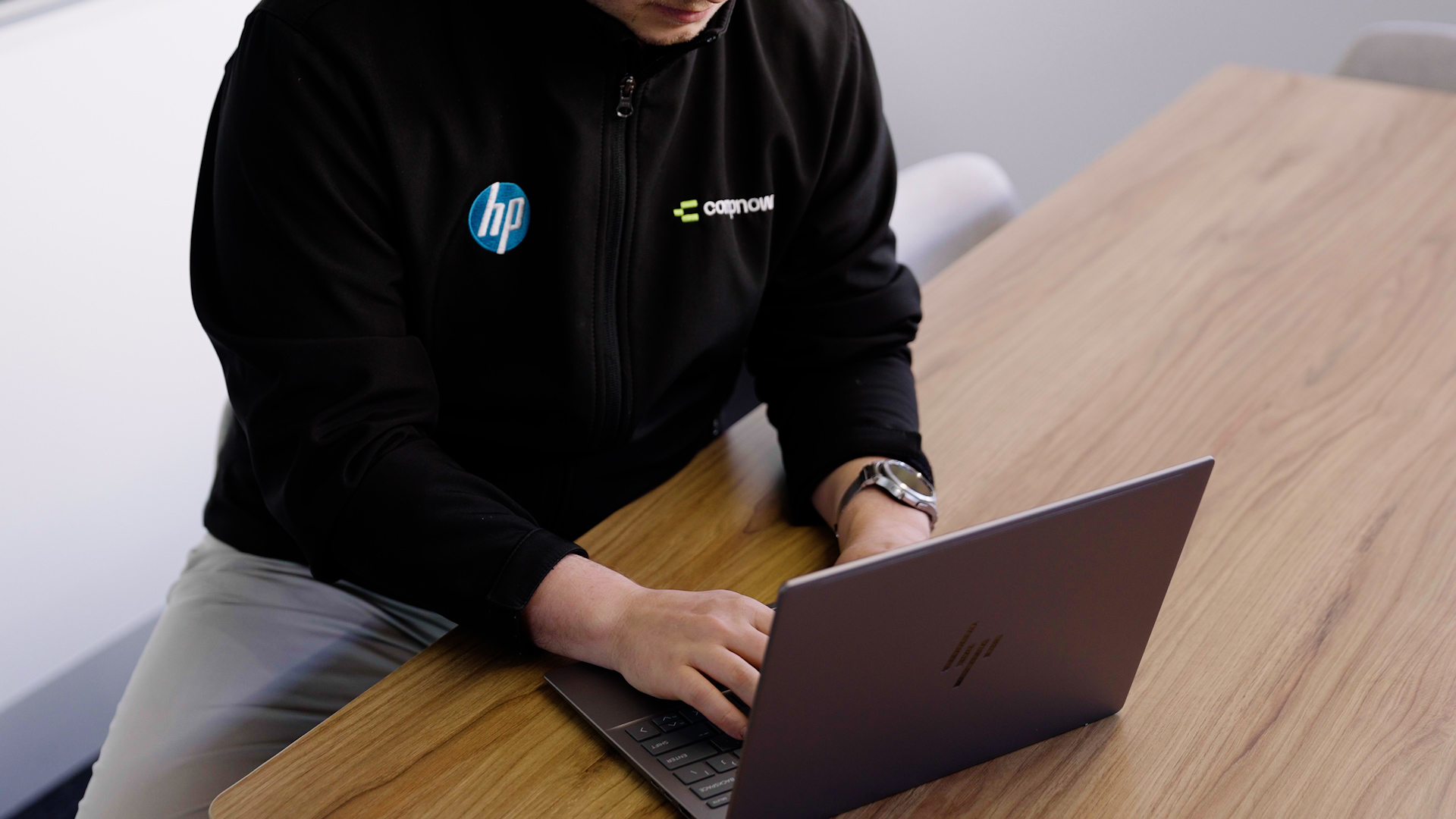 HP EliteBook 635 Aero Gen 11: A Featherweight Powerhouse